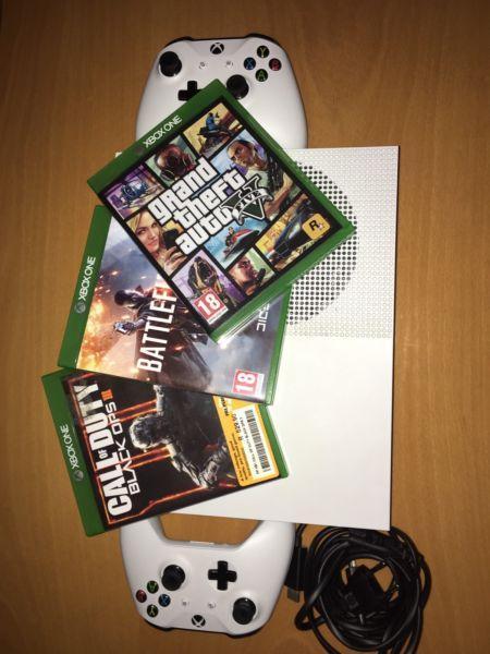 Urgent sale (negotiable)!! Xbox One S + 5 Games + 2 Controllers (V2)