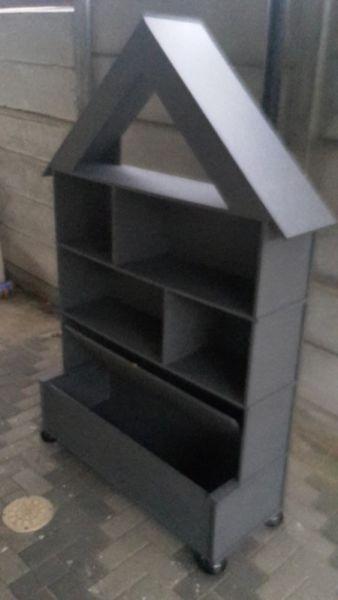 Custom dollhouse style bookcase with enclosed toybox