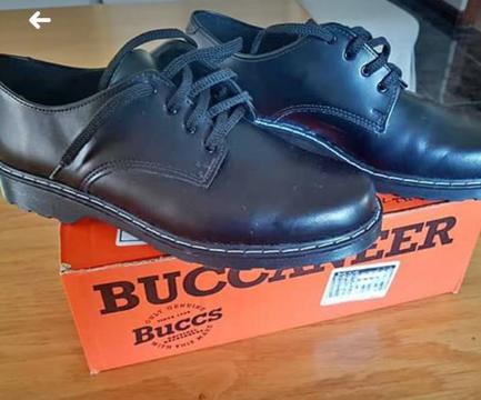 Buccaneers boys school shoes size 2