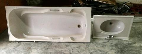 2nd Hand Bath and Basin for sale