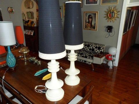 PAIR OF RETRO VINTAGE HOLLYWOOD REGENCY TABLE LAMPS
