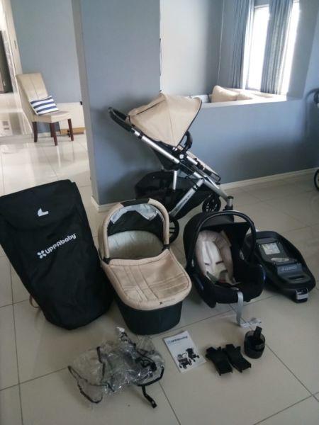 Uppa Baby Vista Full Travel System R8900