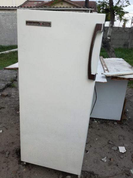 Kelvinator upright freezer 340L R1500