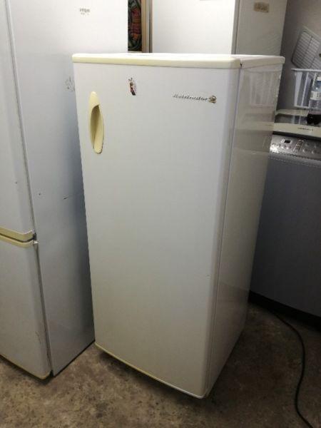 Kelvinator fridge freezer R1400