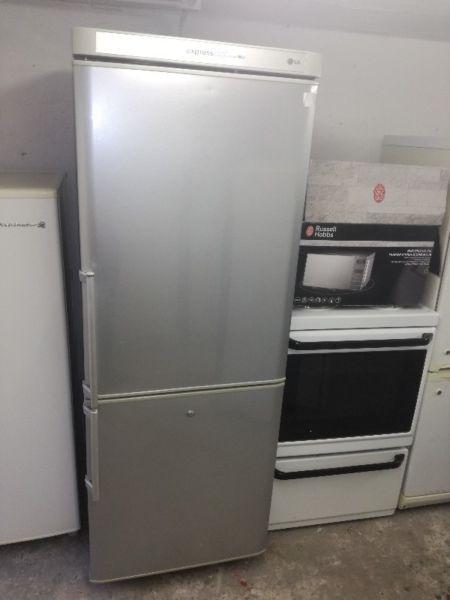 Lg fridge freezer R 1600