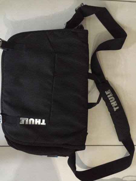 Thule large shoulder bag / laptop bag