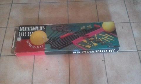 Selling Badminton/Volley Ball Set R250 Neg