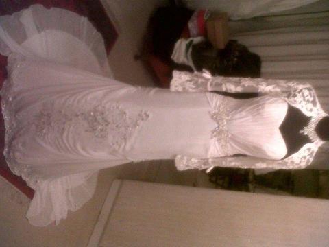 Slim fit wedding dress