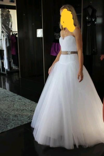 Beautiful wedding dress for sale R3300