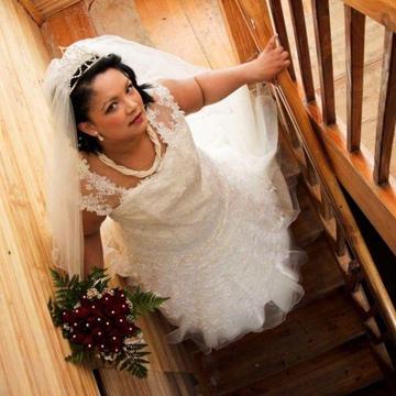 Ivory lace wedding dress
