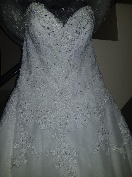 White Wedding Gown For Sales