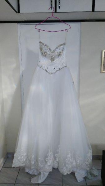 Wedding dress for sale - R 2500 ONCO