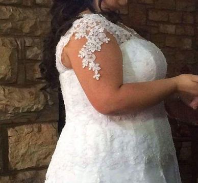 PLUS SIZE WEDDING GOWNS FOR HIRE
