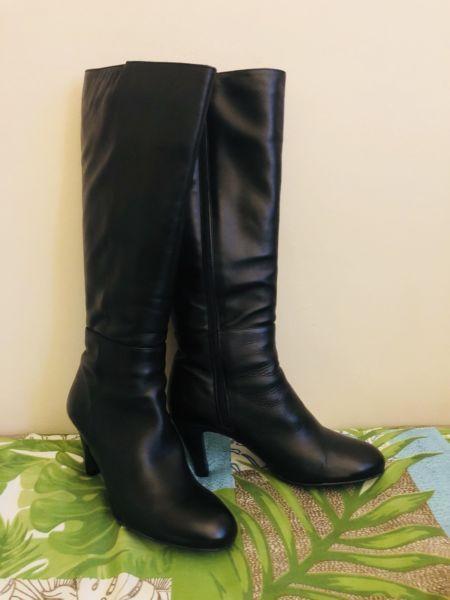 BUFFALO ladies boots size 8 (41) NEW