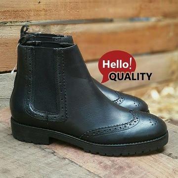 Brand New Pull on brogue boot