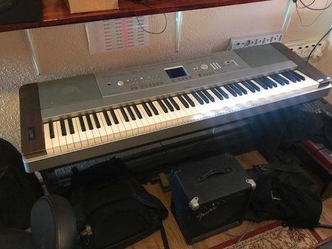 Yamaha Portable Grand DGX 640 - with additional floor pedals