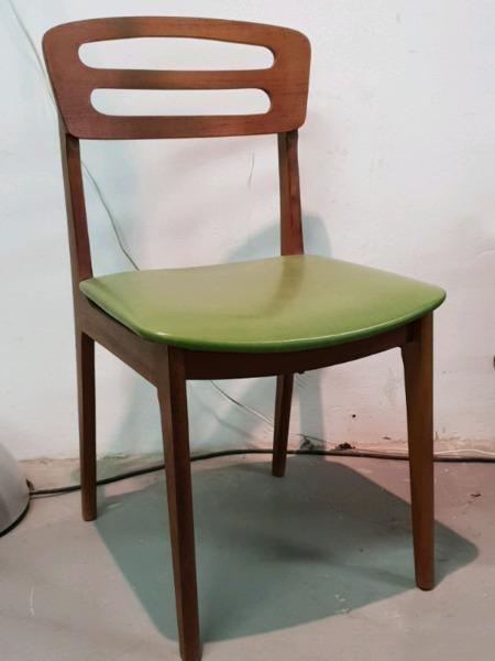 Set of 8 Retro Mid Century Frystark Status Range Handleback Dining Chairs