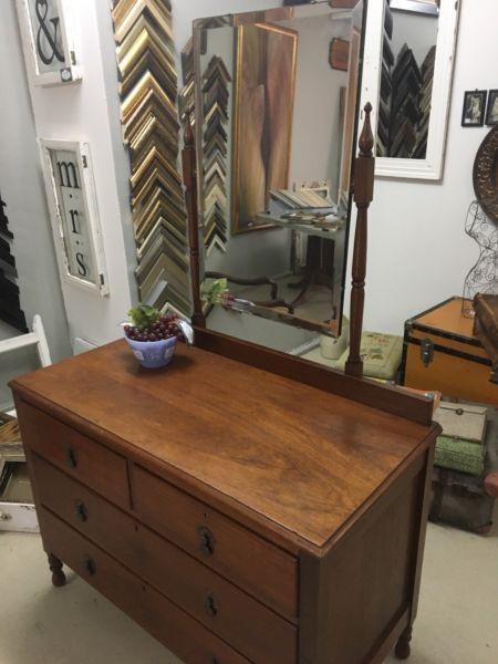 Chest of drawers/ dressing table