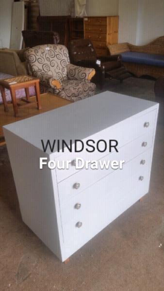 ✔ GORGEOUS!!! Windsor Chest of Drawers