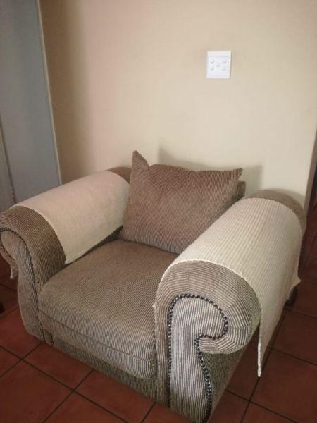 Lounge Suite in Excellent Condition for sale
