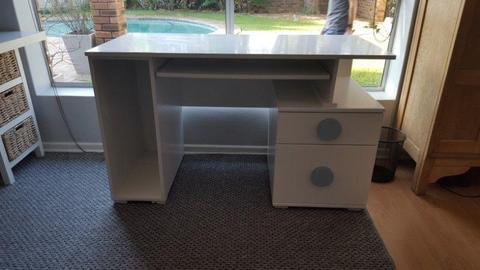 Kids desk in very good condition