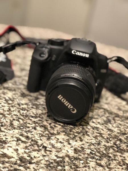 Canon D1000 with lense