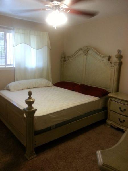 USA KING 1ST HAND SHOWROOM BOUGHT FROM USA BRAND NEW CONDITIONED BEDROOM SUITE