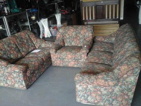 3 PIECE 6 SEATER COUCH SET