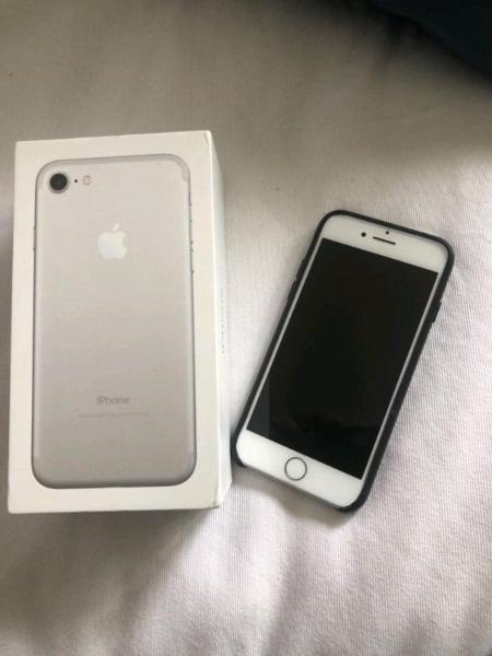 New Iphone 7 With Box Silver in Color