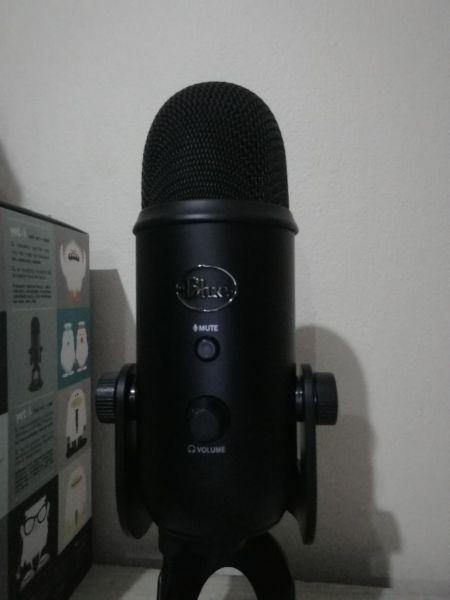 Blue Yeti Microphone (Blackout edition)
