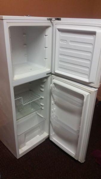 Second hand fridge for sale in Germiston CBD