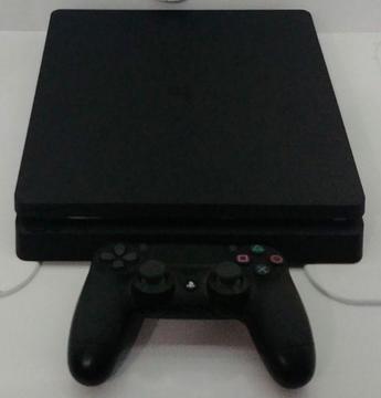 PlayStation 4 Slim 500GB + One Controller
