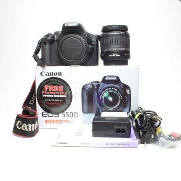 Canon 550d camera with Canon 18-55mm DC lens