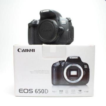 Canon 650D - 18mp - full hd and Canon 18-55mm IS lens - 911 shuttercount R4900