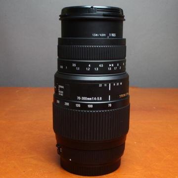 Canon mount Sigma 70-300mm DG Macro lens