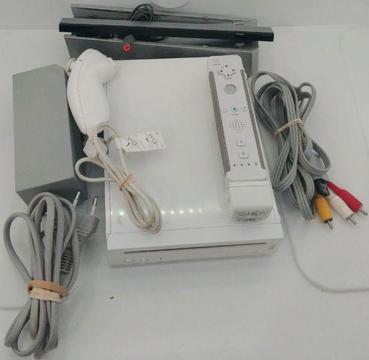 Nintendo Wii White Edition + One Generic Controller