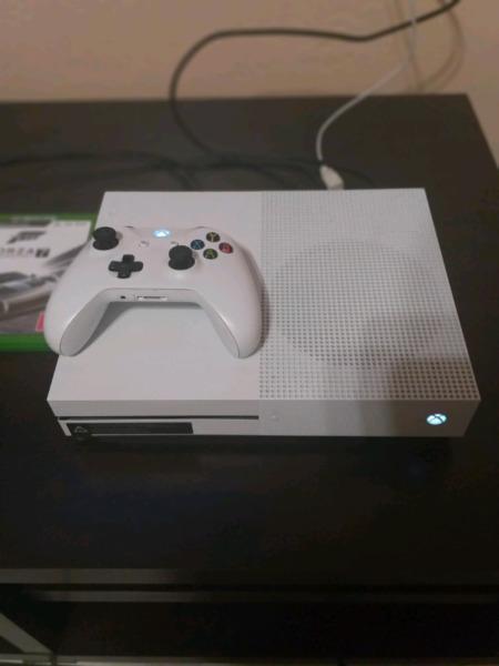 xbox one s 500gig with extra controller and forza7