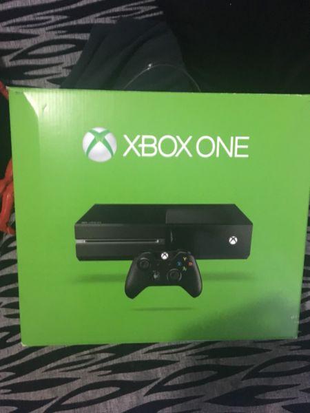 Xbox 1 500gb with 2 controls and 1 game