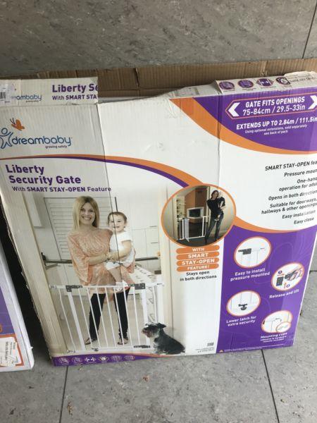 2x Baby Security Gate & 1 extention