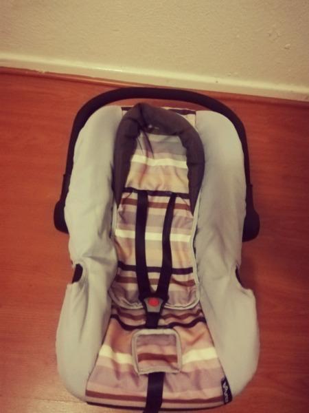 Bounce baby carrier/car seat