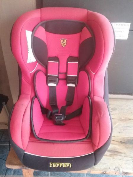 Farari carseat for sale (plus black chellino car seat for free)