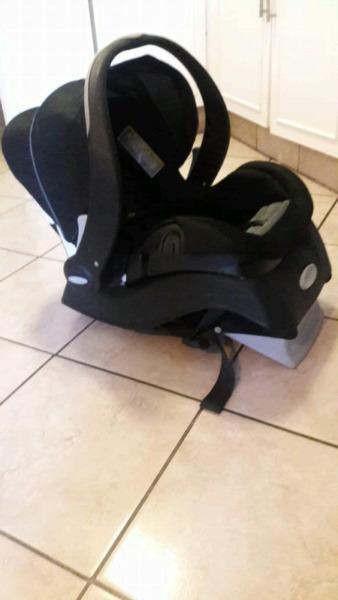 Evenflow car seat and base