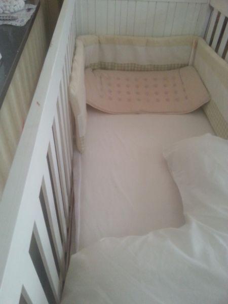 Treehouse cot with bedding
