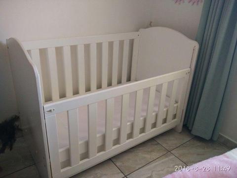 Baby cot large