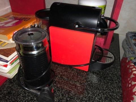 Nespresso cofee masjien and skimmer