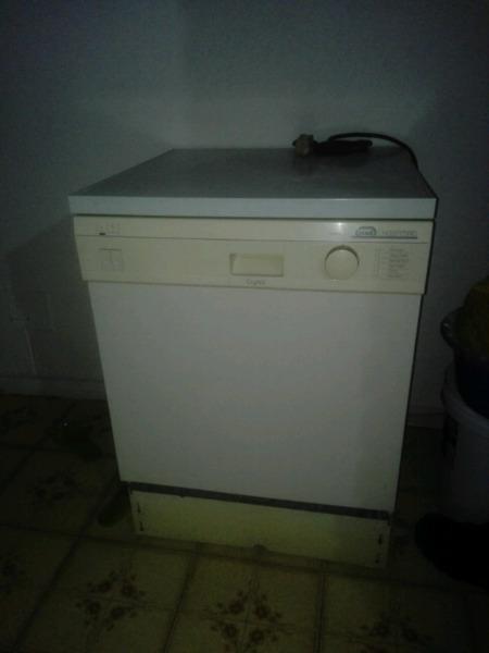 dishwashing machine