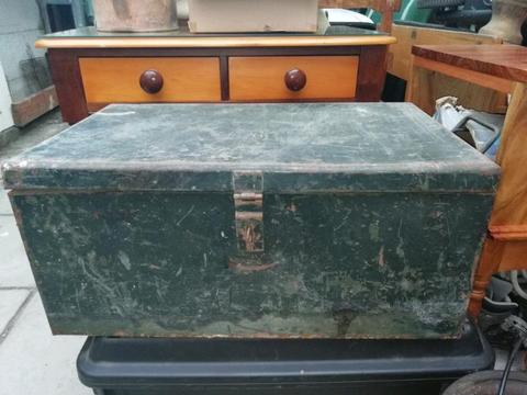 Metal trunk and contents R350