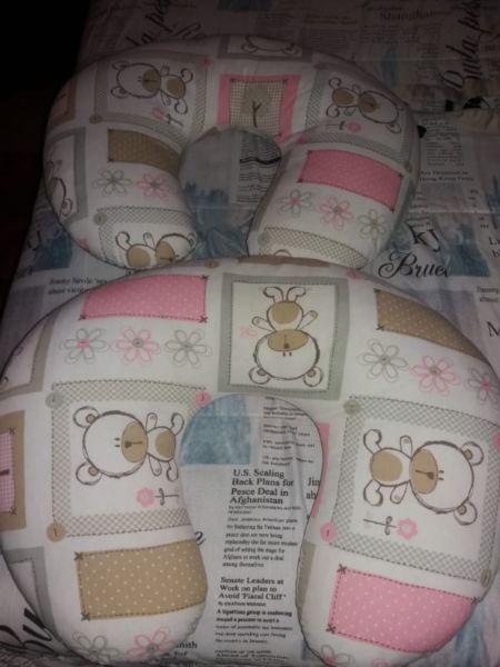 BABY FEEDING/SLEEPING PILLOWS X2