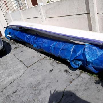 Swimming pool cover on roller