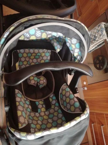 Chelino Pram and Carseat for Sale